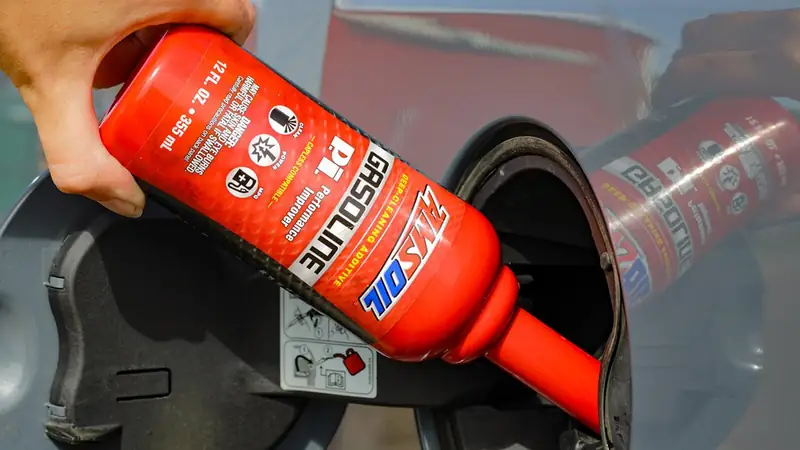 AMSOIL P.i. Performance Improver gasoline additive bottle